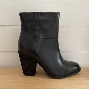 L.L. Bean Signature Black Leather Heeled Zip Boots